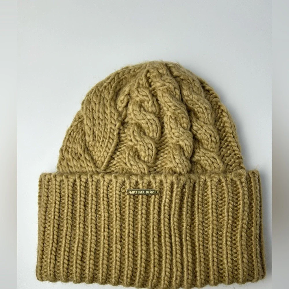 Michael Kors Women Beige Cable Knit Cuff Beanie Hat‎